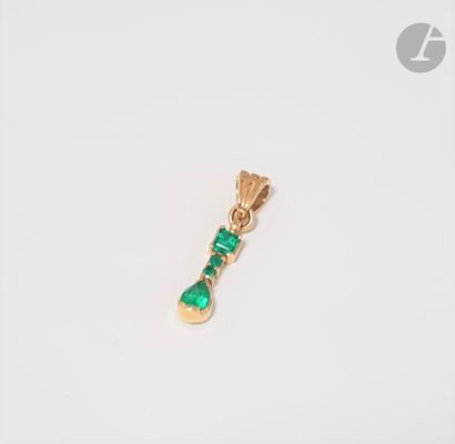 null Pendant in 18K (750) gold, set with rectangular, round and drop emeralds. Height...