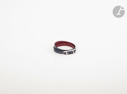 null HERMÈS

Leather bracelet adorned with a silver-plated metal buckle. Signed.