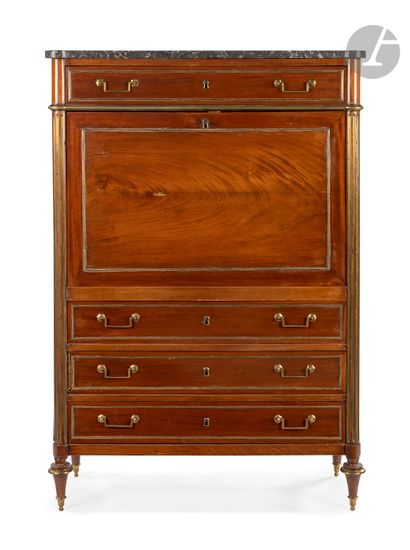 null *Secretary with flap in mahogany and brass rods, opening with four drawers and...