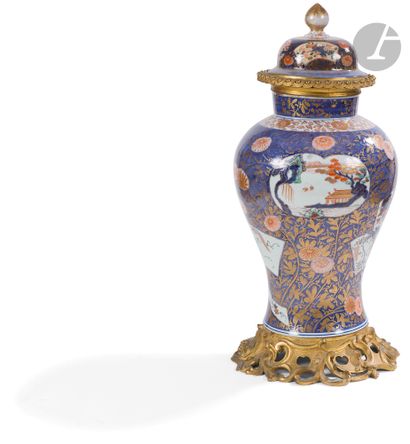 null Vase balustre couvert en porcelaine à décor Imari monté en bronze, Japon, fours...