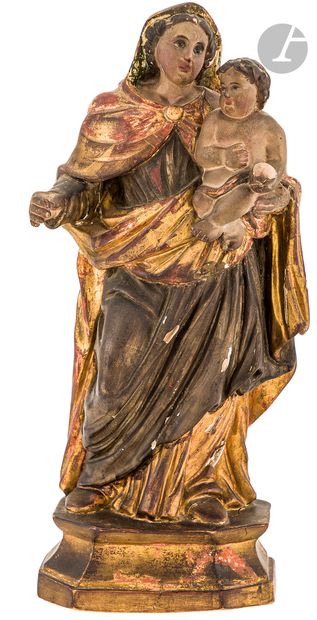  Vierge à l’Enfant en bois sculpté, polychromé et doré ; base monoxyle. Époque Louis...