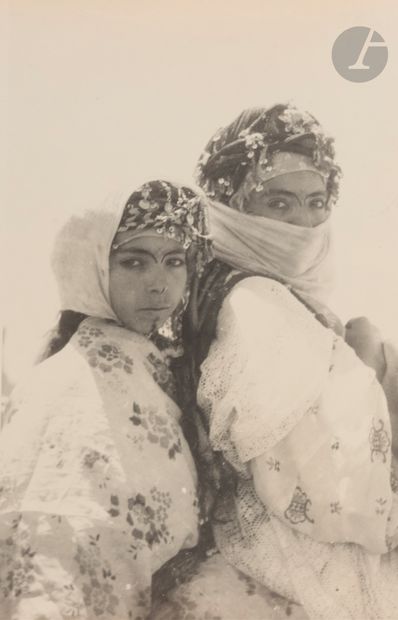 null Jacques Belin (1910-1974
)Morocco, c. 1940-1950.
Traditional dances and clothing....