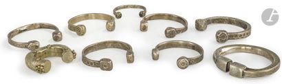 null Set of ten rdaïf anklets, including a pair with enameled decoration, Southern...