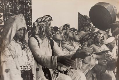 null Jacques Belin (1910-1974
)Morocco, c. 1940-1950.
Traditional dances and clothing....