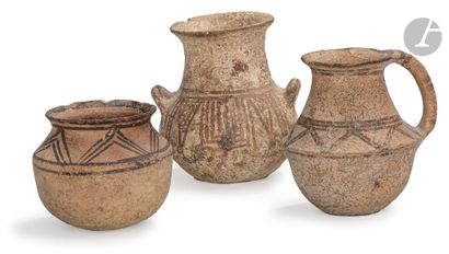 null Three terracotta vases with geometric frieze decorationIran
, 1st millennium...