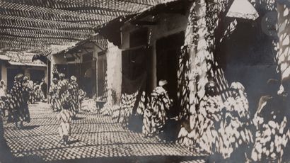 null Photographe amateur
Maroc, c. 1920-1930.
Fès. Vue générale aérienne. Porte Bab...