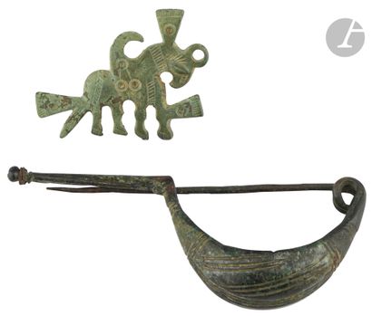 null Fibule navicelle 
Art étrusque, VIIIe siècle avant J.-C.
Bronze. Belle taille.
Longueur...