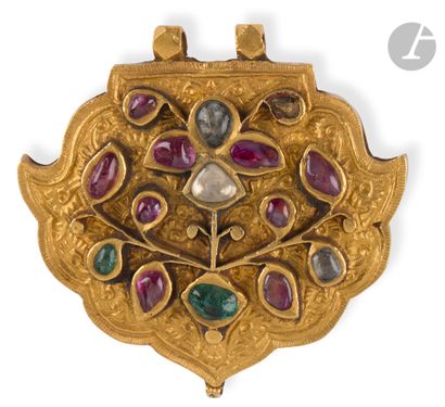 null Pendentif et pendant d’oreille en or, Inde du Nord, XIXe siècle 
- Le pendentif...