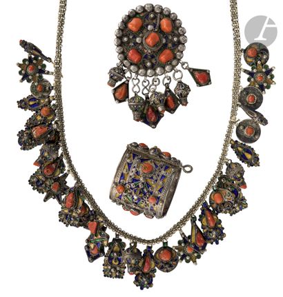 Jewellery set with enamelled decoration and...