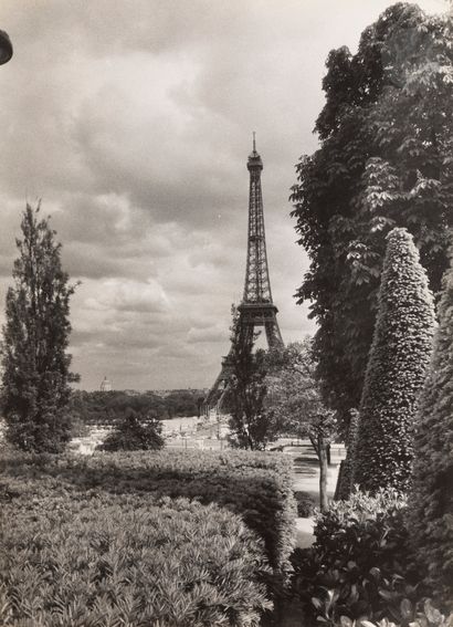 Willy Ronis (1910-2009
)The Eiffel Tower...