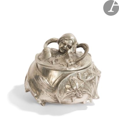 null MORLOT (XIXe-XXe) - GEORGES TERZIAN COLLECTIONPot
covered in pewter, the double...