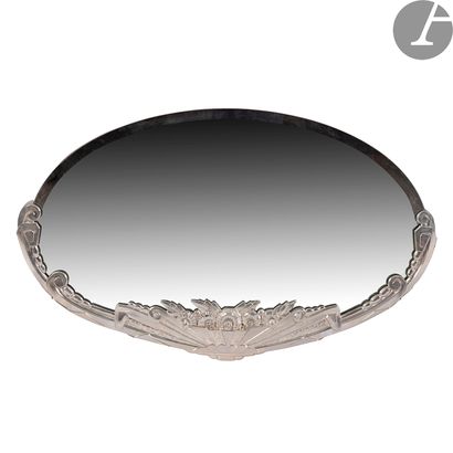 null STYLE ART DÉCO - COLLECTION GEORGES TERZIAN
Miroir ovale en métal chromé à décor...