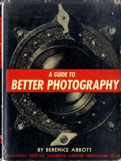 null ABBOTT, Berenice (1898-1991)
4 ouvrages.

*A Guide to Better Photography.
 Developpement,...