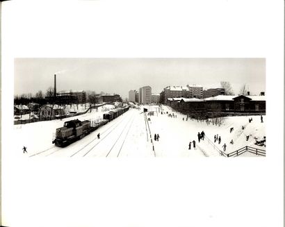 null SAMMALLAHTI, Pentti (né en 1950) [Signed]

Ici au loin, Photographies 1964 –...