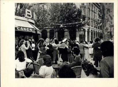 null [PARIS]
ROTH, Sanford H. (1906–1962) [Signed]

Mon Paris.
Paris. Édition du...