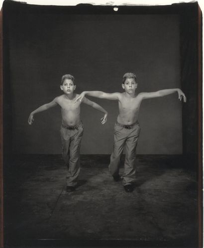 null MARK, Mary Ellen (1940-2015) [Signed]

Twins.
New York, Aperture, 2003.

In-Folio...