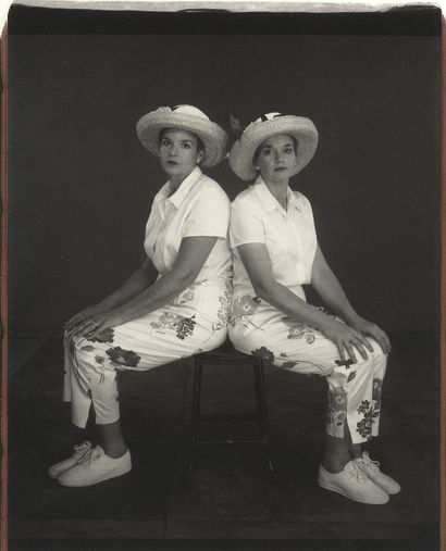 null MARK, Mary Ellen (1940-2015) [Signed]

Twins.
New York, Aperture, 2003.

In-Folio...