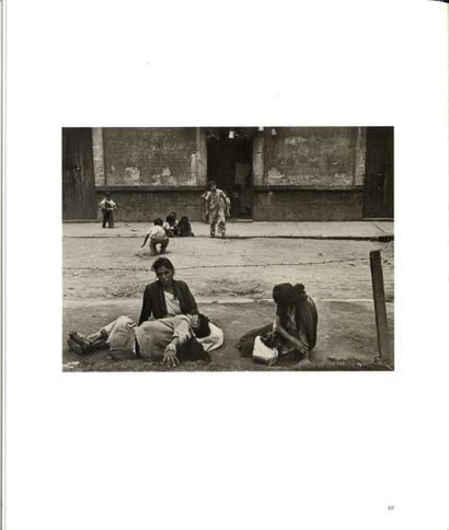 null LEVITT, Helen (1913-2009)
2 ouvrages.

*Helen Levitt, un lyrisme urbain.
Cherbourg,...