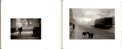 null SAMMALLAHTI, Pentti (né en 1950) [Signed]

Ici au loin, Photographies 1964 –...