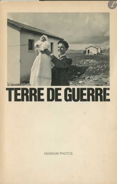 null BURRI, RENÉ (1933-2014) [Signed]
Terre de Guerre.
Magnum Photos, 1982.
In-8...
