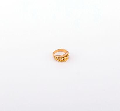 null Bague en or jaune (18K) à décor de billes d'or. Poids: 6,4 g
(T: 53)