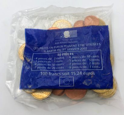 null 
Un kit euros scellé - 40 pièces équivalentes à 100F, dans un sachet numéroté 2021-0049.

(4...