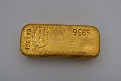 null 1 Lingot d'or (996.6) N° 490258, avec certificat.
Poids brut: 1000,1 g