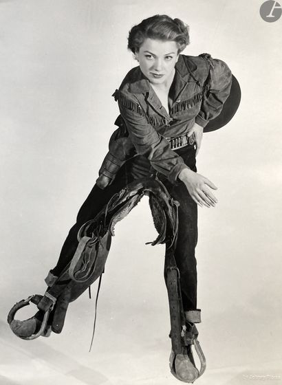  John Florea (1916-2000) Rita Hayworth, 1947. Cowgirl, 1948. Rita Hayworth et Fred...
