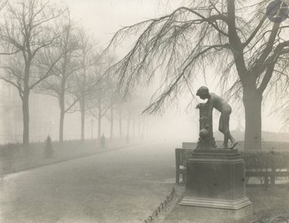 null Victor Guidalevitch (1892-1962) 
Anvers, c. 1930. 
Parc en hiver. Canal. 
Trois...