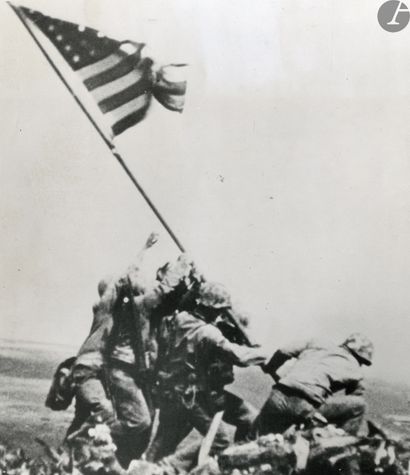 null Joe Rosenthal (1911-2006) 
Raising the Flag on Iwo Jima, 23 février 1944. 
Contretype...