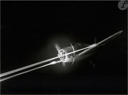 null Photographe non identifié
Avion de chasse américain Curtiss Warhawk, 5 mai 1942....