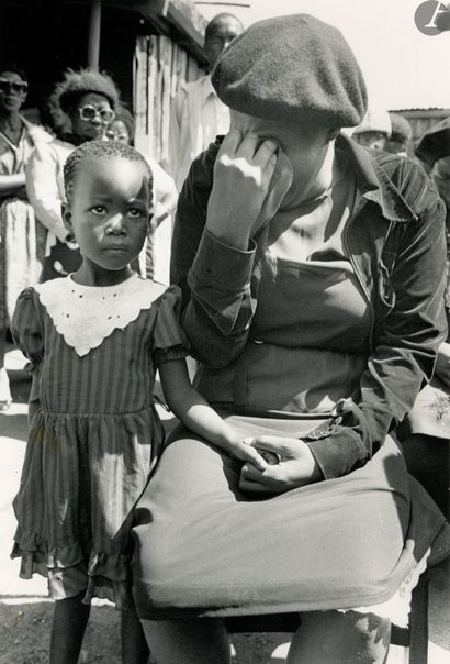 null David C. Turnley (1955
)Apartheid in South Africa, 1985-1986.
mother and children...