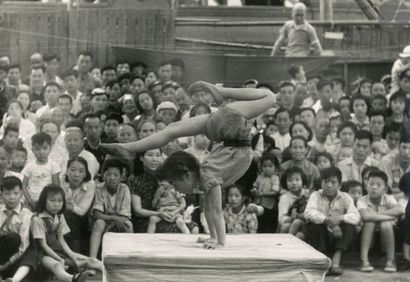 null Gueguen et Miaille 
Mission Louise Weiss (1893-1983) en Chine, 1958-1964. 
Danseuses....