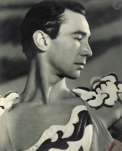 null Gordon Anthony (1902-1989) 
Le danseur de ballets russes David Lichine, c. 1935-1940....