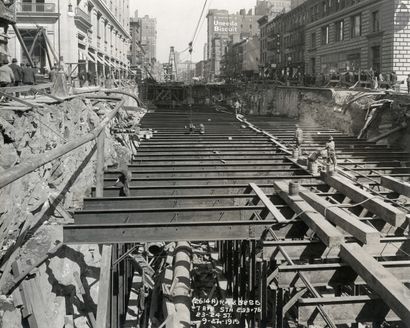 null Photographe non identifié 
Construction du métro. New-York, 1915-1950. 
Manhattan....