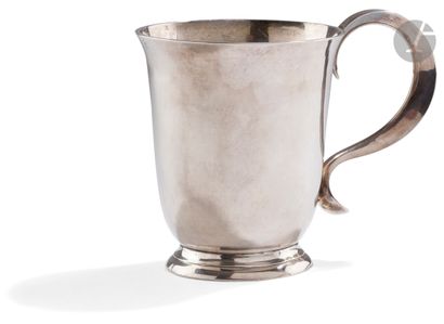  LILLE 1769 - 1771 Silver cup with handle, tulip-shaped, standing on a pedestal,...