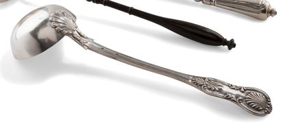 null PARIS BETWEEN 1838 AND 1870
Silver ladle model violin shell foliated, the spoon...