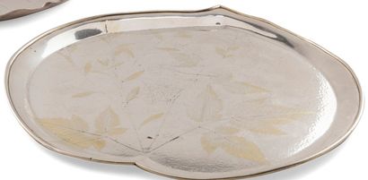 null CHRISTOFLE ON A MODEL FROM 1880
Rare leaf-shaped tray model featuring a branch...