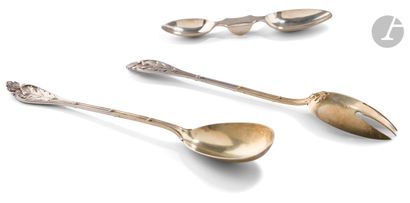 null PARIS ART NOUVEAU
Silver salad servers, the spoons in vermeil and traces on...
