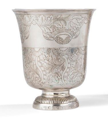 null ORLEANS 1768 - 1770
Engraved silver tulip tumbler, it rests on a gadrooned pedestal...