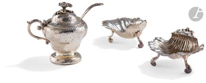 null LONDON 1780 AND 1785
Silver mustard pot, the interior in blue glass. It stands...