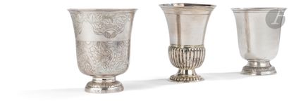  ORLEANS 1768 - 1770 Engraved silver tulip tumbler, it rests on a gadrooned pedestal...