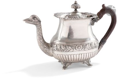 PORTO XIXth CENTURY Teapot in silver quadripod,...