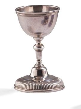 null PARIS 1740 - 1741
Silver eggcup set on a circular pedestal decorated with fillets....