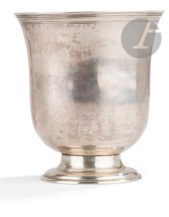  WORK OF UNIDENTIFIED PROVENANCE Silver tulip tumbler, the pedestal engraved on the...