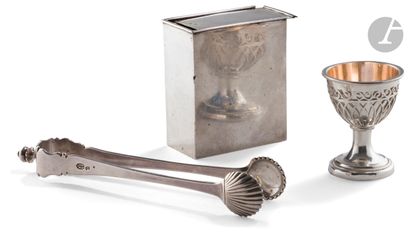 null PARIS 1789 - 1792
Tea box in plain silver, probably from a kit, of rectangular...
