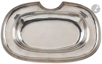 PARIS 1738 Silver beard dish of oval shape,...