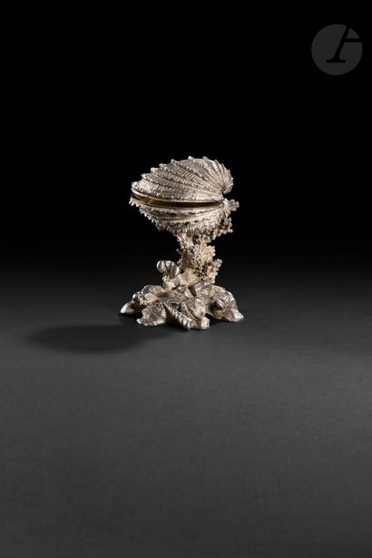 null PARIS CIRCA 1845 – 1850
Salière en argent fondu ciselé figurant un coquillage...