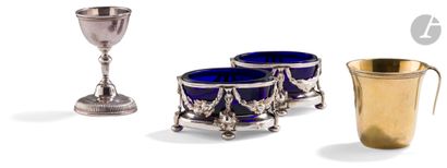 null PARIS 1776 - 1777
Pair of silver saltcellars with blue glass interiors. Of oval...