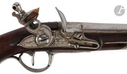 null Pistol of officer of maréchaussée model 1770. 

Round barrel with flats to the...
